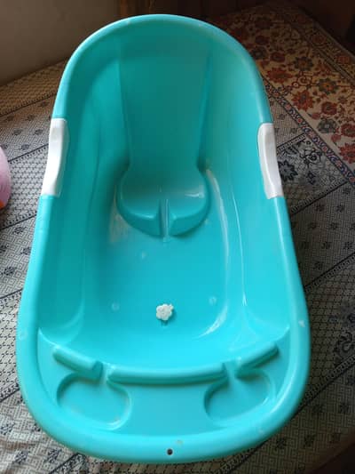 kids bath tub & baby carry cot