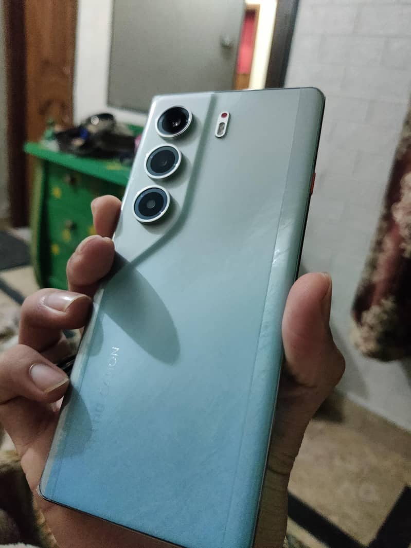 Camon 40 pro 1