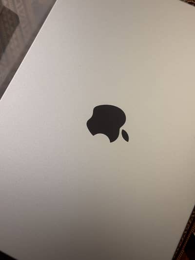 MacBook Pro M4 pro chip 14”24/1tb only 24cycles in Apple care plus