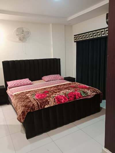 Par Day and short Time One and Two BeD Room appaertment Available for rent Bahria Town Phase 4 and 6 Empire Heights 2 family apartment any time available