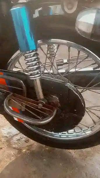 موٹرساہکل 125 ہنڈا 18ماڈل ہے نیو