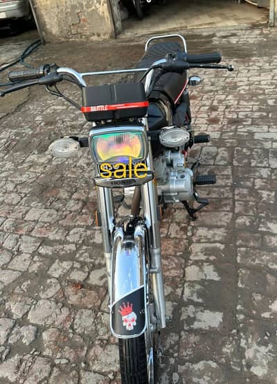 Honda 125 self start golden number 10/10 condition final 220 price