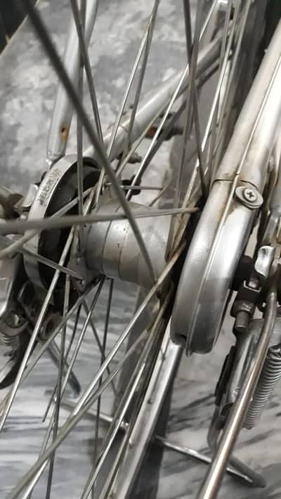 Japanese Miyata Bicycle – 3 Shimano Gears – Smooth Ride – Silver