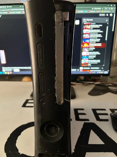 Xbox 360 100 Games 2 Wireless Controllers