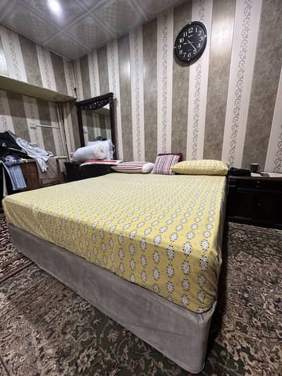 Double Bed King Size.