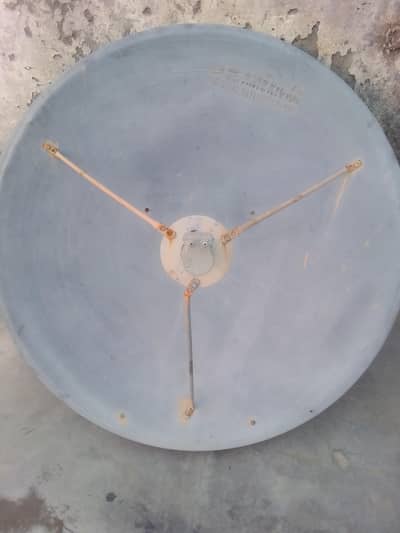 4 feet wazni dish with hd reciver and 2 pin cband lnb for sale
