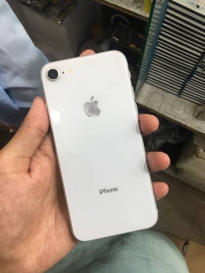 IPHONE 8