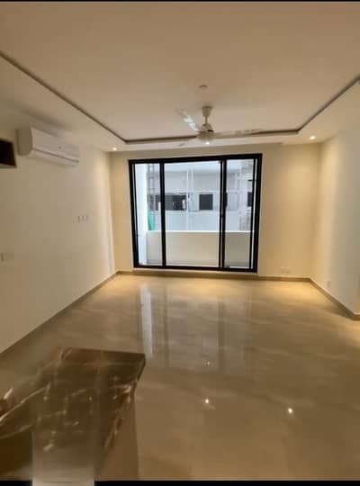 1B Apartment in Zameen Aurum Gulberg Ideal Location and Best Price.