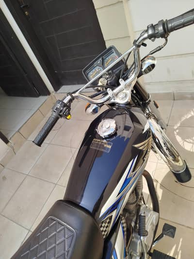 2025 Model. 9000 kms only