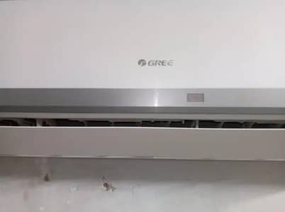 Gree 1.5 ton inverter Ac like brand new