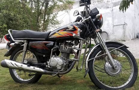 Honda 125 black color