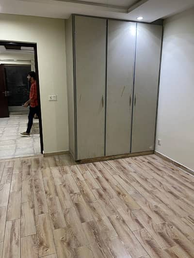 5 MARLA APARTMENT FIRST FLOOR AVAILABLE FOR RENT