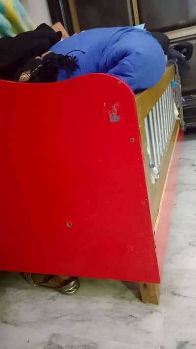 Baby Bed/coat with Side Safety Railing – Good Condition