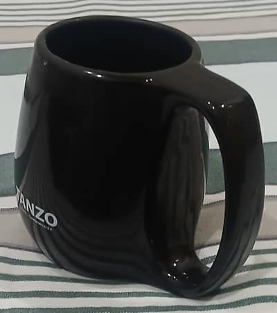 50 to 60 MUGS, AND 2 FULL LARG SIZE TAE FLASKS