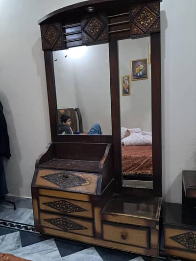 dresing table and divider