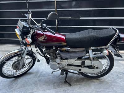 Honda CG 125 Special Edition Showroom Condition in Punjab Society, LHR