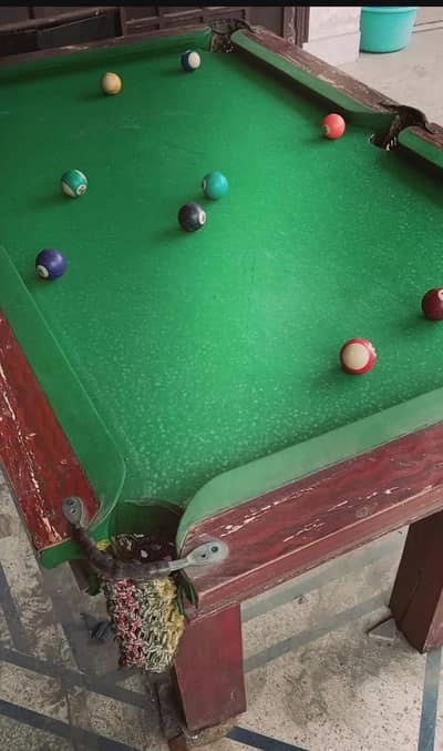 8 ball table