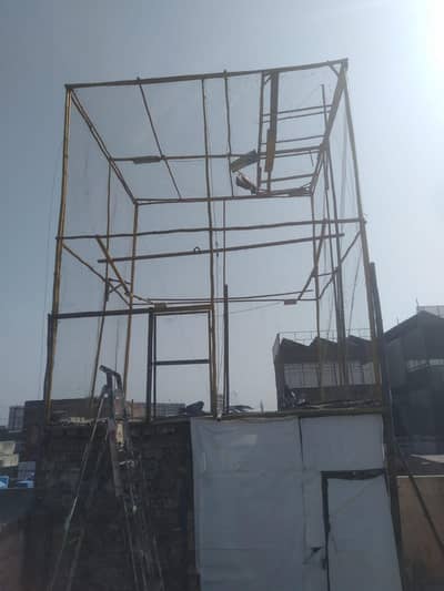 فٹ اونچا ہے 9فٹ چوڑا ہے اور 8فٹ گہرا ہے12