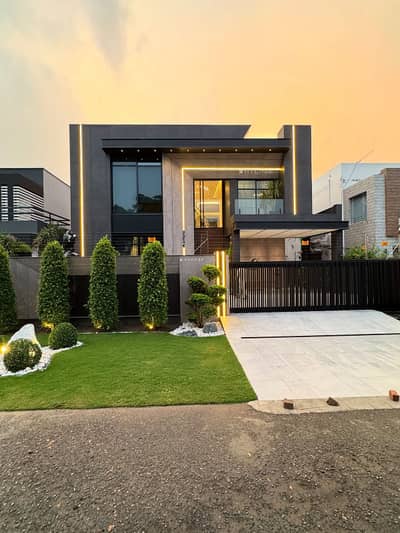 One Of The Most Luxurios 10 Marla House For Rent IN DHA Phase 6 At Prime Location