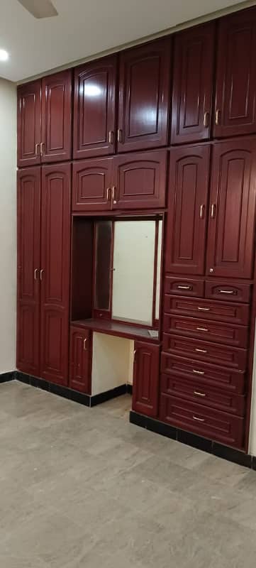 G-11/1 HOUSE 25+50 (70)FEET ROAD FOR SALE