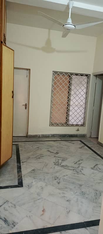 G-11/1 HOUSE 25+50 (70)FEET ROAD FOR SALE