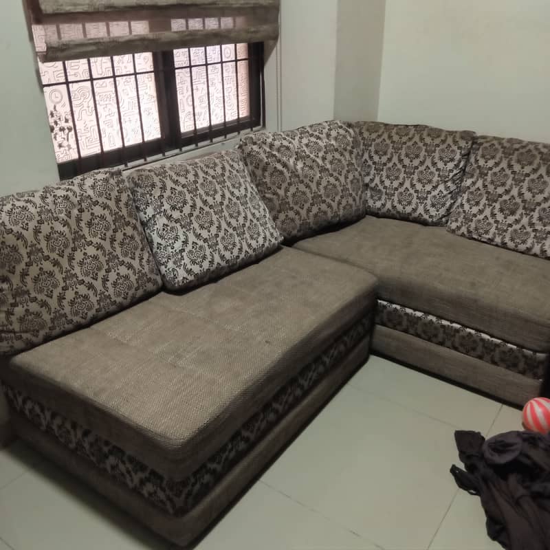 10/10 condition sofa set . 0