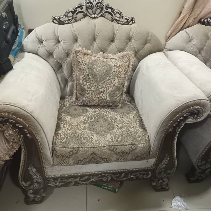 10/10 condition sofa set . 1