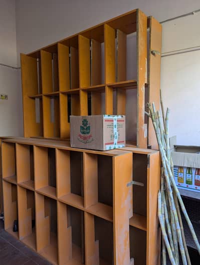 دکان کا مکمل فرنیچر برائے فروخت – 4 الماریاں + 1 کاؤنٹر ق
