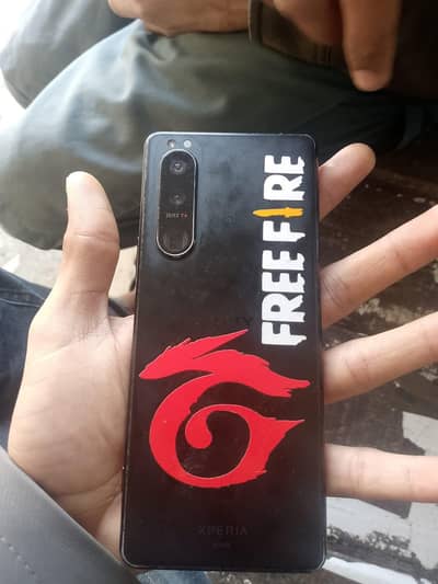 SONY EXPIRIA 5 MARK 3 8 128 GAMING AND CAMARA