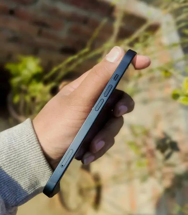 iPhone 13 [Sim working] 2