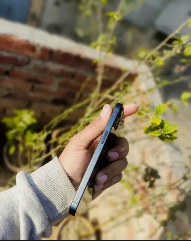 iPhone 13 [Sim working] 6