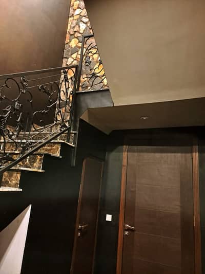 20 MARLA ELEGANT AND FULLY MAINTAINED 1 KANAL UPPER PORTION IS AVAILABLE IN PHASE 7 DHA LAHORE.