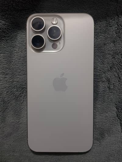 selling my 15 pro max natural titanium fectory unlock