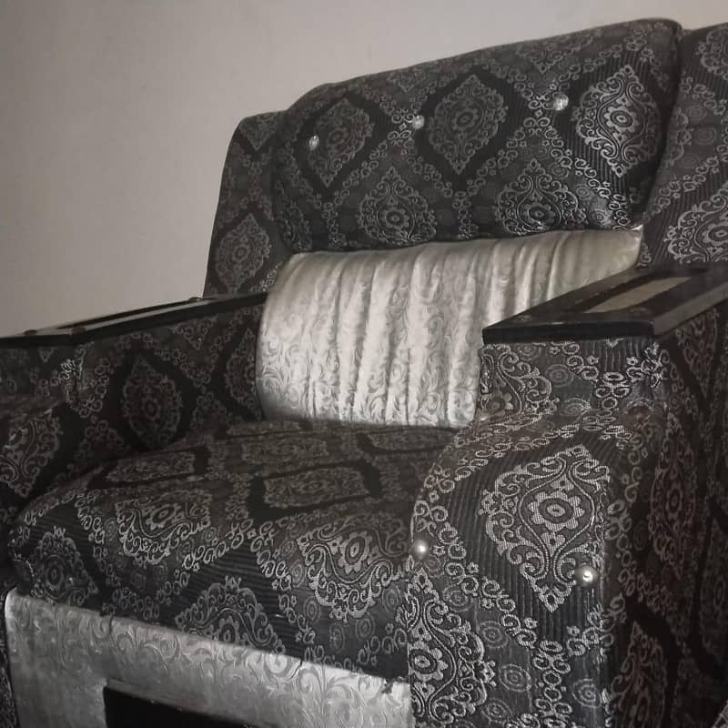 Neat and Clean sofas 0