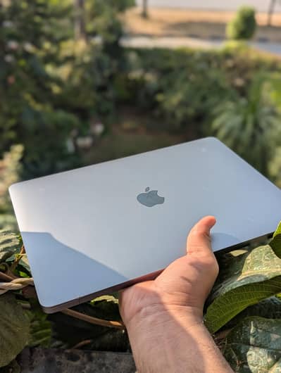 Apple MacBook Air | 13” | 8GB RAM | 256GB SSD
