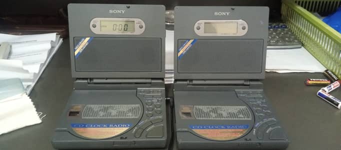 Sony CD walkmans (radio+speaker)+
