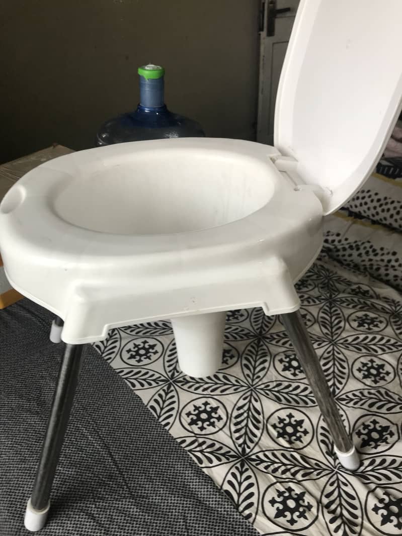 Portable commode 4