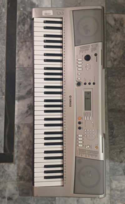 Yamaha PSR e313 keyboard piano