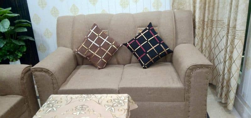 Sofaa Set 6 Seater New Condition 1