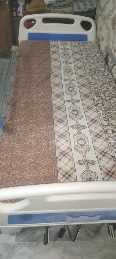 Patient bed 3 in one option with durafoam mattress