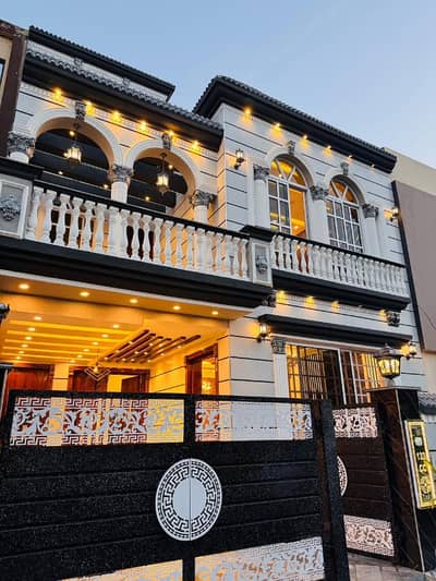 5 MARLA BRAND NEW FULLY FURNISHED LUXURY HOUSE AVAILABLE FOR RENT IN SECTER D, AA BLOCK BAHRIA TOWN.