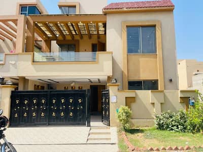 A PRIME LOCATION 8 MARLA HOUSE FOR SALE IN UMAR BLOCK SRCTOR B BAHRIA TOWN LAHORE