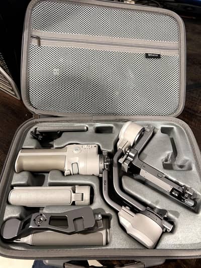 Dji RS 4 mini gimbal with bag and briefcase handle