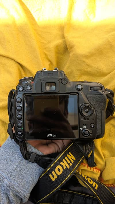 nikon D7500 condition 10/9 Full Ok with charger lens 18_140