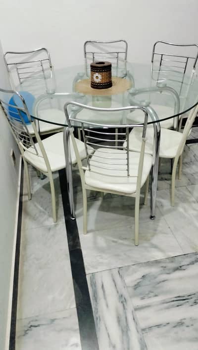 Dinning table round shape with 6 chairs