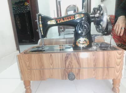 Tahir sewing machine