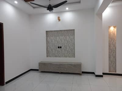 Elegant 5 Marla Home Like New Condition