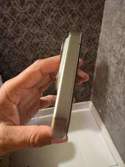 i Phone 15 Pro 128 GB  JV  LLA Model