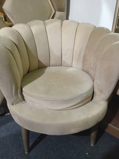 Condition 9/10 golden velvet poshish