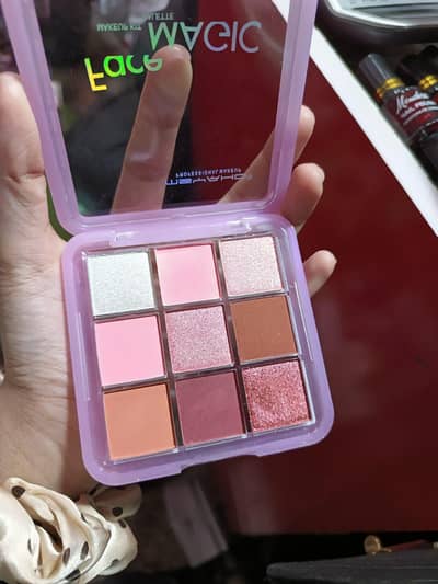 Mini Eyeshadow palette with reasonable price